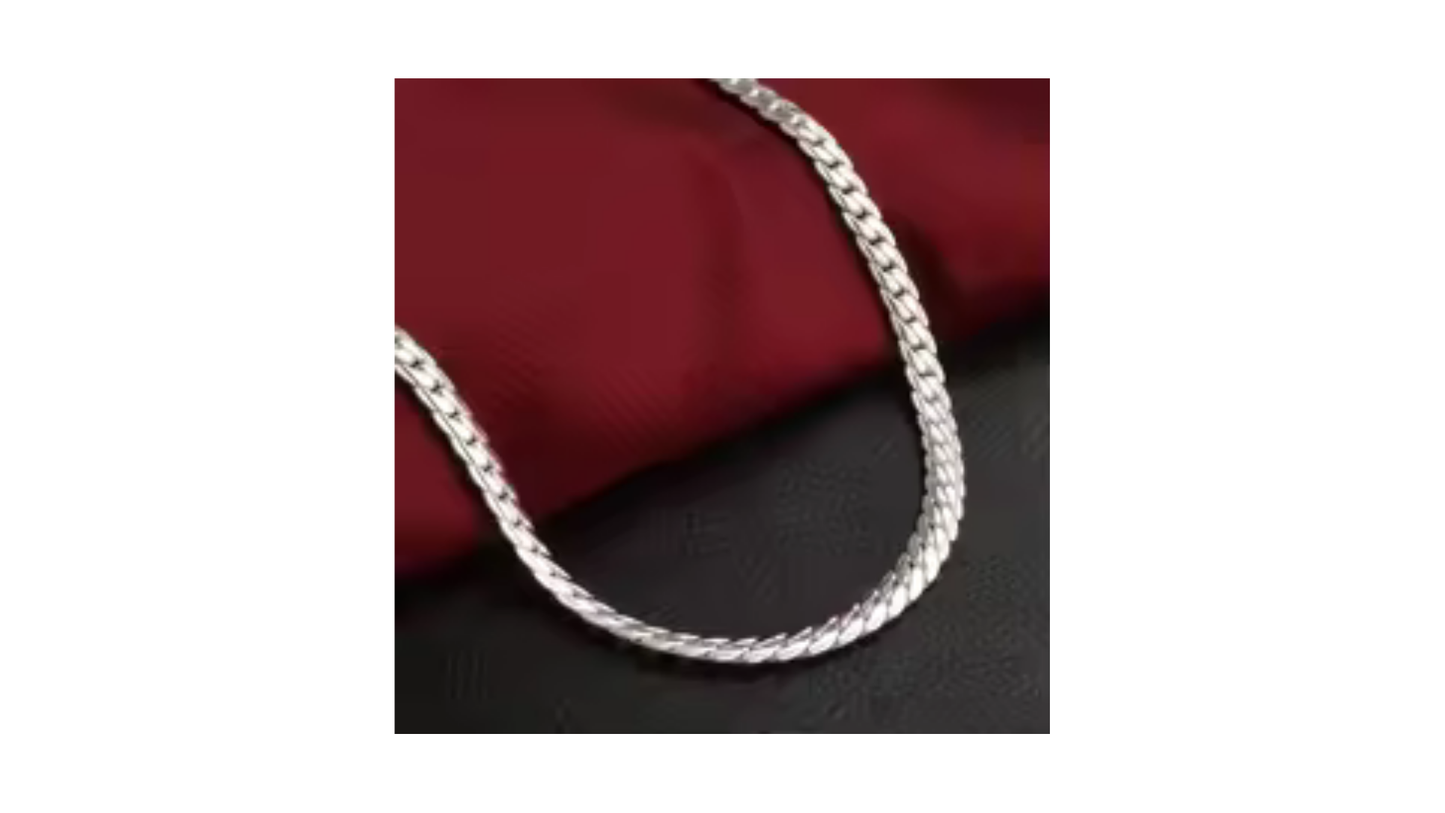 correntinha de prata Silver Chain - desfile em grande estilo